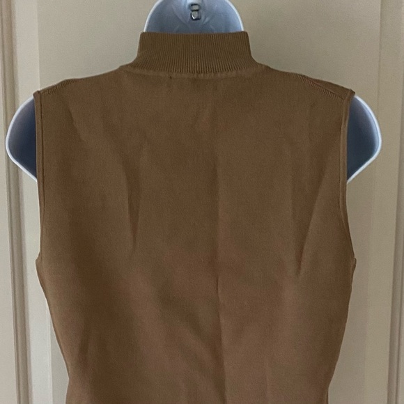 Cable & Gauge Sleeveless Top - Picture 5 of 6